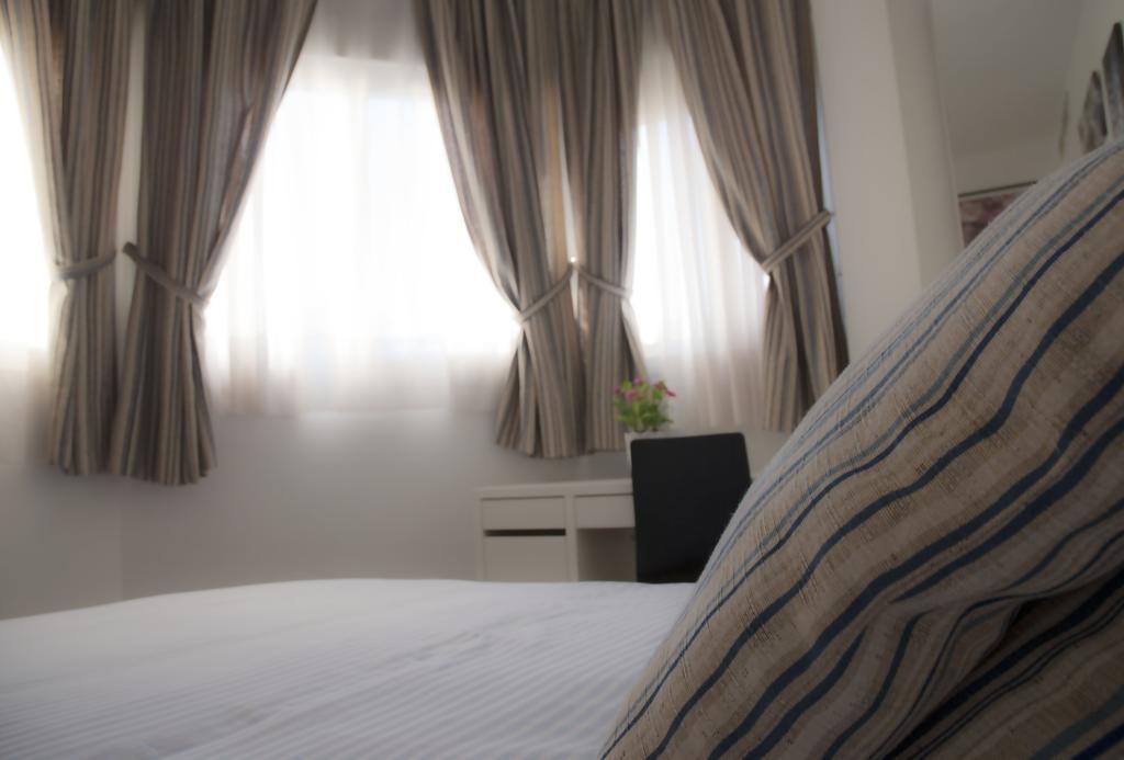 Sunnylivings Hotel Севиля Екстериор снимка