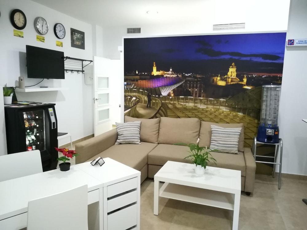 Sunnylivings Hotel Севиля Екстериор снимка